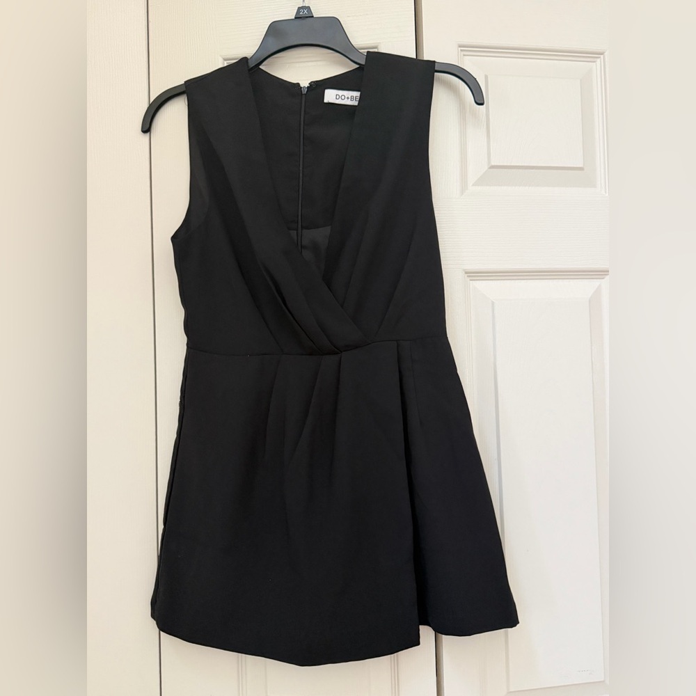 EUC - Do+Be - Black V-Neck Sleeveless Romper - Woman's M